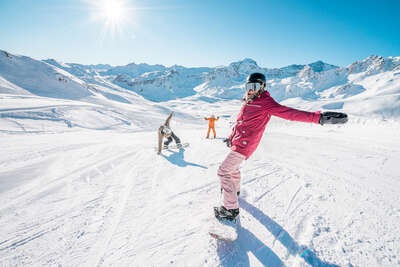 Groupe d'amis sur le domaine skiable de Tignes